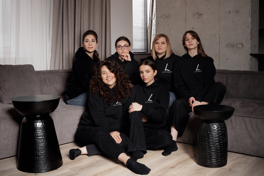  Echipa L Interiors Studio: Lucia Ivancov, Maria Șestacov, Cătălina Danu, Iulia Iancu, Irina Ostafii, Veronica Ermurachi 